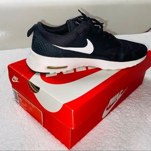 Women’s Black nike Air Max Thea size 10